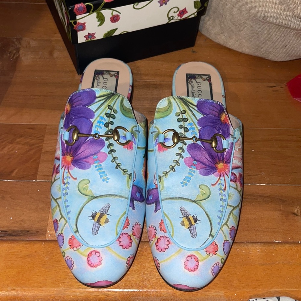 Gucci flora painted placed mules